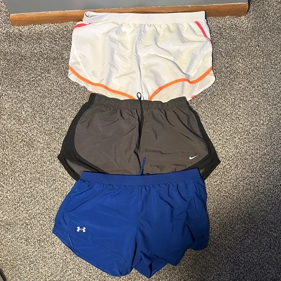 Under Armour & Nike Women’s Athletic Shorts XL - Picture 1 of 4